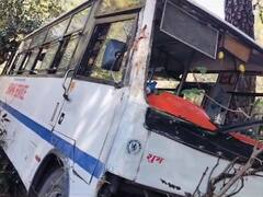 Shimla Bus Accident: बाइक ने की ओवरटेक करने की कोशिश और 150 मीटर नीचे खाई में जा गिरी बस, 15 यात्री चोटिल