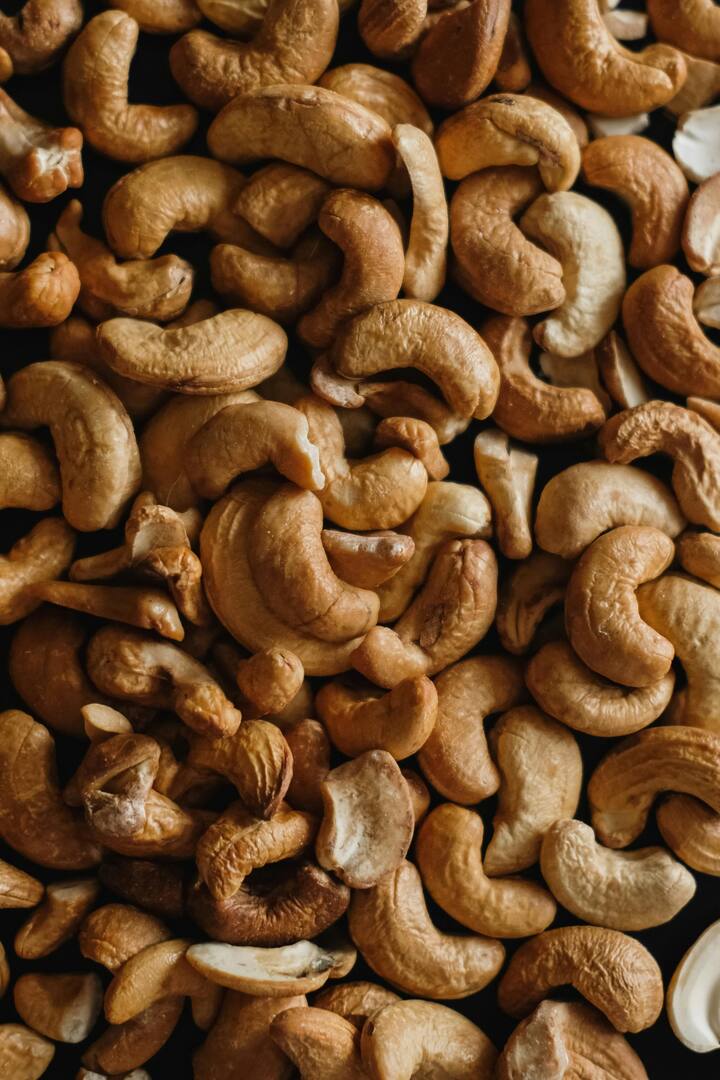 Eating cashews on an empty stomach in the morning gives you many health
