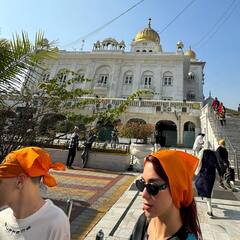 Dua Lipa Visits Humayun's Tomb, Bangla Sahib Gurdwara In Delhi With Family - See Pics