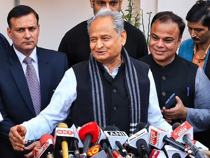 Ashok Gehlot taunt on Rajasthan CM Bhajan Lal Sharma said PM Narendra Modi guarantee is being flouted ann Rajasthan News: सीएम भजनलाल शर्मा पर अशोक गहलोत का हमला, बोले- 'पीएम मोदी के गारंटी की उड़ा रहे हैं धज्जियां'