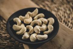cashews benefits : सकाळी काजू खाण्याचे आरोग्यदायी फायदे!