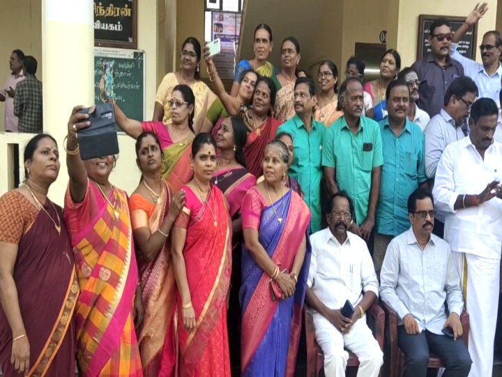 35 ஆண்டுக்கு முன் மாணவர்கள், இன்று ஆசிரியர்கள் -  மயிலாடுதுறையில் நடந்த சுவாரஸ்யம்