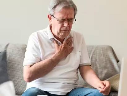 ਐਕਿਊਟ ਕੋਰੋਨਰੀ ਸਿੰਡਰੋਮ (ACS) ਦੁਨੀਆ ਭਰ ਵਿੱਚ ਮੌਤ ਦਾ ਪ੍ਰਮੁੱਖ ਕਾਰਨ ਹੈ। ਇਹ ਵਿਸ਼ਵ ਭਰ ਵਿੱਚ ਪ੍ਰਚਲਿਤ ਸਿਹਤ ਸਮੱਸਿਆਵਾਂ ਵਿੱਚੋਂ ਇੱਕ ਹੈ। ਮਾੜੀ ਜੀਵਨ ਸ਼ੈਲੀ ਅਤੇ ਖੁਰਾਕ ਦੇ ਕਾਰਨ ਜ਼ਿਆਦਾਤਰ ਲੋਕ ਗੰਭੀਰ ਮਾਇਓਕਾਰਡਿਅਲ ਈਸੈਕਮੀਆ ਦੇ ਸ਼ਿਕਾਰ ਹੋ ਰਹੇ ਹਨ। ਕਾਸ ਅਤੇ ਸੀਵਰਟ ਦੀ ਖੋਜ ਦੇ ਅਨੁਸਾਰ, ਕੋਰੋਨਰੀ ਦਿਲ ਦੀ ਬਿਮਾਰੀ ਦੇ ਮੁੱਖ ਕਾਰਨ ਸਿਗਰਟ, ਹਾਈ ਬਲੱਡ ਪ੍ਰੈਸ਼ਰ ਅਤੇ ਹਾਈਪਰਲਿਪੀਡੇਮੀਆ ਹਨ।