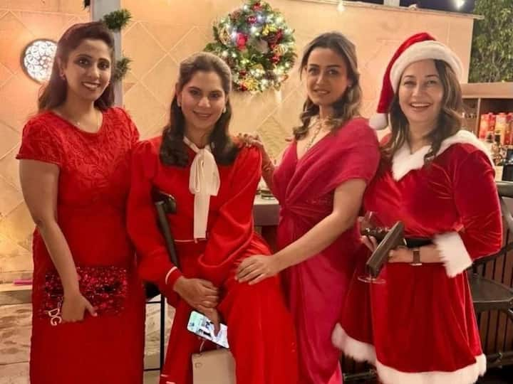 Namrata Shirodkar Christmas Celebrations : హీరోయిన్ నమ్రతా శిరోద్కర్ తన సెలబ్రెటీ ఫ్రెండ్స్​తో కలిసి క్రిస్మస్ సెలబ్రేట్ చేసుకున్నారు.