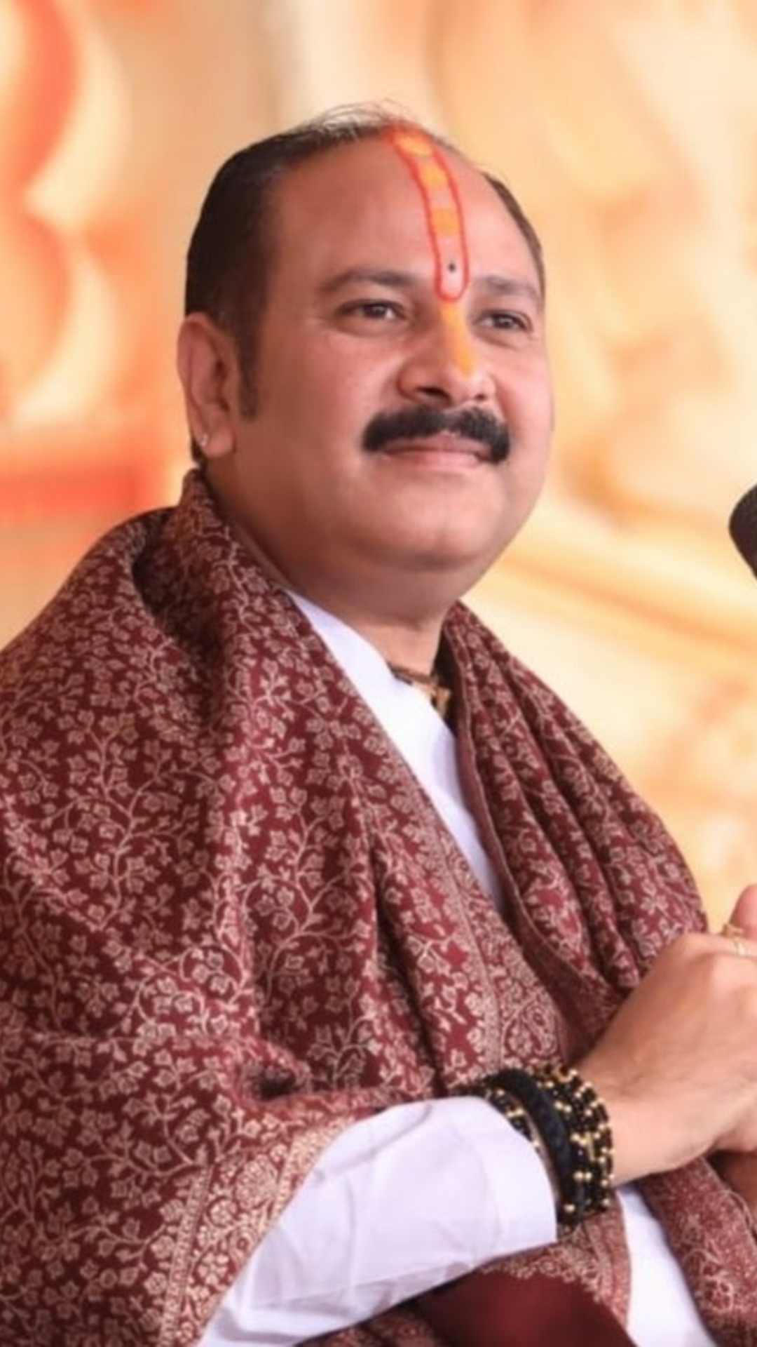 शिवपुराण की कथा कहने के लिए लोकप्रिय हैं.