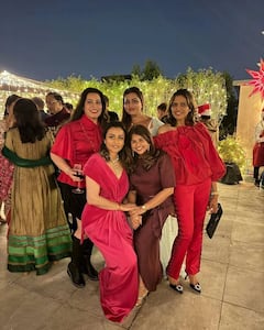 Namrata Shirodkar Xmas Celebrations : క్రిస్మస్ సెలబ్రేషన్స్​లో నమ్రతా.. ఉపాసనతో కలిసి ఎంజాయ్ చేసిన ఫ్యామిలీ
