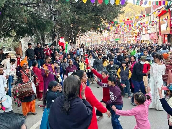 मुख्यमंत्री सुखविंदर सिंह सुक्खू ने कहा कि आपदा के दौरान हिमाचल प्रदेश में पर्यटन कारोबार को भारी नुकसान हुआ था. हिमाचल प्रदेश अब पर्यटकों के स्वागत के लिए तैयार है.