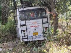 Shimla Bus Accident: बाइक ने की ओवरटेक करने की कोशिश और 150 मीटर नीचे खाई में जा गिरी बस, 15 यात्री चोटिल