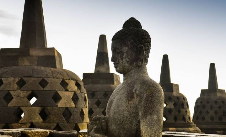 জাপানের ওসাকায় Kongō Gumi-র সদর দফতর। ইতিহাস বলছে, আজ থেকে ১৪৪৫ বছর আগে জাপানের যুবরাজ কোরিয়া থেকে তিনজন কাঠমিস্ত্রিকে ডেকে পাঠান ‘Nihon Shoki’ নামের একটি বৌদ্ধমন্দির নির্মাণের জন্য। ছবি: পিক্সাবে।