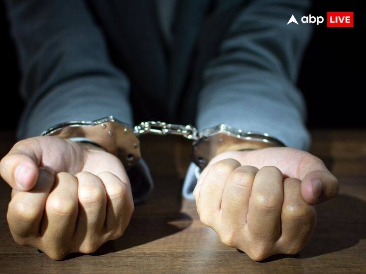 इसी तरह भारतीय दंड संहिता में धारा 420 को धोखाधड़ी के अपराध के लिए लगाई जाती थी, जबकि नए बिल में धोखाधड़ी की धारा 316 में बदल दी गई है. कहने का मतलब ये है कि धारा 420 को खत्म कर दिया गया है. वहीं धारा 144 को अब धारा 187 में तब्दील कर दिया गया है.