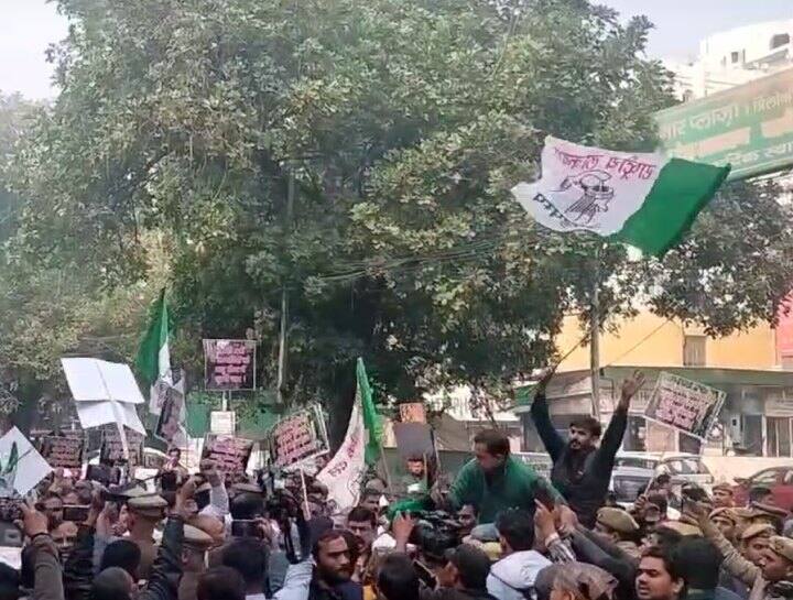RLD workers protest in Lucknow for sugarcane farmers payment dues ann UP Politics: लोकसभा चुनाव से पहले योगी सरकार की मुश्किलें बढ़ाएगी RLD? लखनऊ में किया इन मुद्दों पर हल्ला बोल