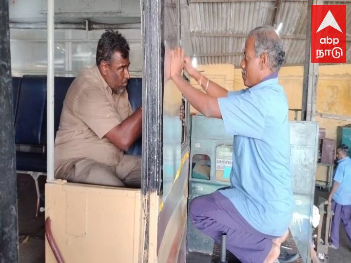 பொதுவாக நகரப் பேருந்துகளில்தான் அதிக அளவு மாணவர்கள் வந்து செல்கிறார்கள், எனவே இந்த திட்டம் எந்த அளவிற்கு கை கொடுக்கிறது என்பதை பொறுத்து முடிவெடுக்கப்படும் என அதிகாரிகள் தரப்பில் தெரிவிக்கப்பட்டுள்ளது.