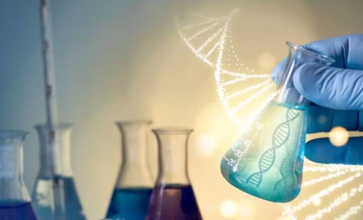 বিজ্ঞানের প্রয়োজনীয়তা এবং গ্রহণযোগ্যতার প্রমাণ প্রতিনিয়ত পেয়ে চলেছি আমরা। এক্ষেত্রে ২০২৩ সালটি বিশেষ ভাবে উল্লেখ্য। বিজ্ঞানচর্চায় এই একটি বছরেই একের পর এক মাইলফলক তৈরি হয়েছে। নতুন বছরে পা রাখার আগে পিছন ফিরে দেখে নিন এ বছরের এমনই কিছু কৃতিত্ব। ছবি: ফ্রিপিক।