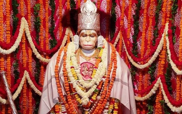 স্বপ্ন শাস্ত্র বলে যে কোনও ব্যক্তি যদি স্বপ্নে পঞ্চমুখী হনুমানকে দেখেন তবে এর অর্থ হল আপনি হনুমানজির আশীর্বাদ পাবেন। আপনার কোন কাজই মাঝে থামবে না। সব কাজে সাফল্য আসবে।
