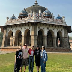 Dua Lipa Visits Humayun's Tomb, Bangla Sahib Gurdwara In Delhi With Family - See Pics