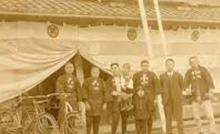 সেক্ষেত্রে Kongō Gumi সংস্থার ১৪৪৫ বছর ধরে টিকে থাকা সেই নিরিখে আলাদাই একটি ইতিহাস। এর জন্য সংস্থার কাজের ধরনকে কৃতিত্ব দেন অনেকে। তাঁদের দাবি, ২০০৬ সালে শেষ বার হাতবদল হওয়ার আগে, পৃথিবীর বৃহত্তম অপারেটিং সংস্থা ছিল Kongō Gumi.  ফাইল চিত্র।