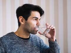 Health Tips : हिवाळ्यात कमी पाणी पिताय? जाणून घ्या किती पाणी प्यावं?