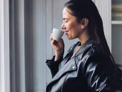 Health Tips: सर्दियों में खाली पेट गर्म, गुनगुना या ठंडा पानी पीना चाहिए?