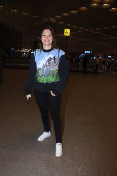 New Year 2024: नए साल का जश्न मनाने निकले Tamannaah-Vijay, एयरपोर्ट पर कूल लुक में स्पॉट हुए लव बर्ड्स