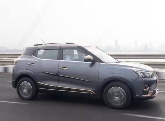 મહિન્દ્રા તેના XUV300 અને XUV400 ના અપડેટેડ મોડલ્સને નવા વર્ષની શરૂઆતમાં લોન્ચ કરવાની તૈયારી કરી રહી છે, જે જાન્યુઆરી અથવા ફેબ્રુઆરીમાં જોવા મળી શકે છે.