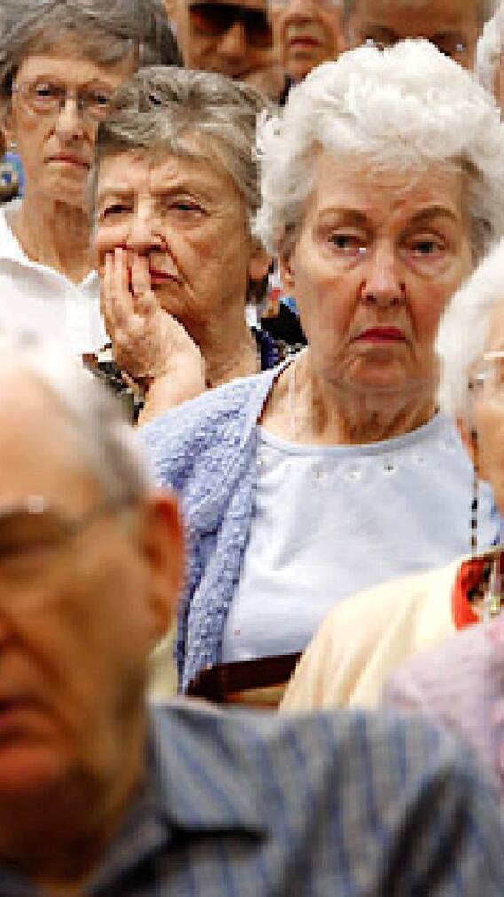 हे देश म्हातारे होत चालले आहेत