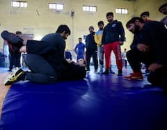 અખાડામાં ઉતર્યા રાહુલ ગાંધી, બજરંગ પુનિયાએ ઉઠાવીને.... તમે પણ જુઓ પહેલવાન અવતારમાં RaGa ની તસવીરો