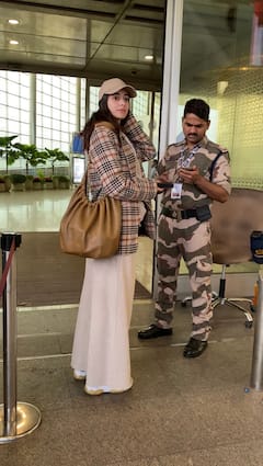 Rumored Couple Ananya Panday, Aditya Roy Kapur Leave For New Year Vacation; PICS