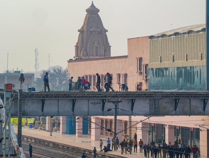 Ayodhya Dham Junction CM Yogi Keshav Prasad Maurya Political Reactions on Ayodhya Railway Station Name Change Ayodhya News: 'पीएम मोदी-सीएम योगी का करोड़ों रामभक्तों की ओर से धन्यवाद', अयोध्या जंक्शन का नाम बदलने पर किसने क्या कहा?