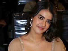 Kavya Thapar Photos:'ఈగల్‌' ఈవెంట్ లో అందరి కళ్లూ ఆమెపైనే!