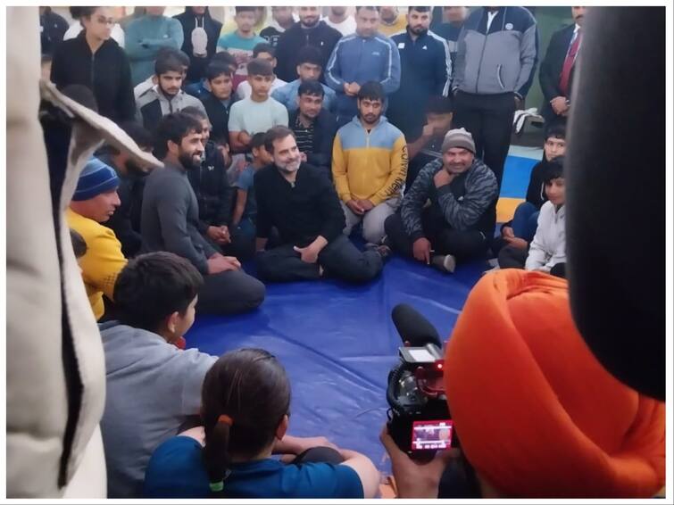 Rahul Gandhi Meets Bajrang Punia In Haryana Amid Wrestlers' 'Award Wapsi' Row Rahul Gandhi Meets Bajrang Punia In Haryana Amid Wrestlers' Award Wapsi Row