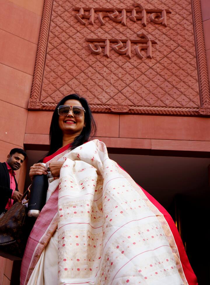 महुआ ने कहा कि इस सदन में निर्वाचित सांसद के रूप में हमसे नियमित रूप से कहा जाता है 'चुप रहो'. यह प्रस्ताव मणिपुर को लेकर इस चुप्पी को तोड़ने के लिए है.