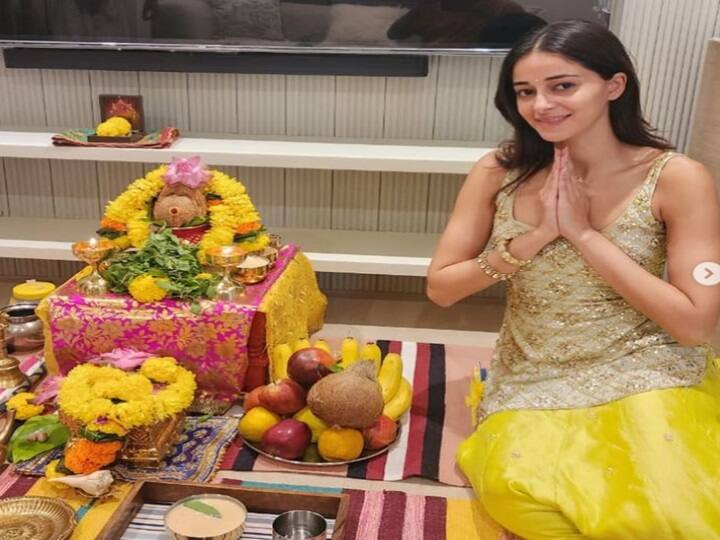 धनतेरस के खास मौके पर अनन्या पांडे ने अपना पहला घर खरीदा है. उन्होंने अपने घर की गृह प्रवेश की तस्वीरें सोशल मीडिया पर शेयर की थी. मीडिया रिपोर्ट्स के मुताबिक घर की कीमत 10 करोड़ रुपये है.