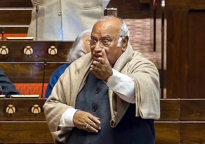 राज्यसभा में पीयूष गोयल ने कहा कि एलिफेंट व्हिस्पर्स को दो महिलाओं ने बनाया है. हमारे लिए गौरव की बात है कि RRR के स्क्रिप्ट राइटर वीवी प्रसाद हमारे सदन के मेंबर हैं. पीयूष गोयल के इस बयान के बाद राज्यसभा में विपक्ष के नेता मल्लिकार्जुन खरगे ने चुटकी ली. मल्लिकार्जुन ने कहा कि इसके साथ ही हमारा रूलिंग पार्टी से निवेदन है कि उनको क्रेडिट नहीं लेनी चाहिए कि हमने लिखा, हमने निर्देशन किया या मोदीजी ने इस फिल्म का निर्देशन किया. उन्होंने कहा यह पहली बार है जब नाटू नाटू को ऑस्कर मिला और हाथी को भी पुरस्कार मिल गया.