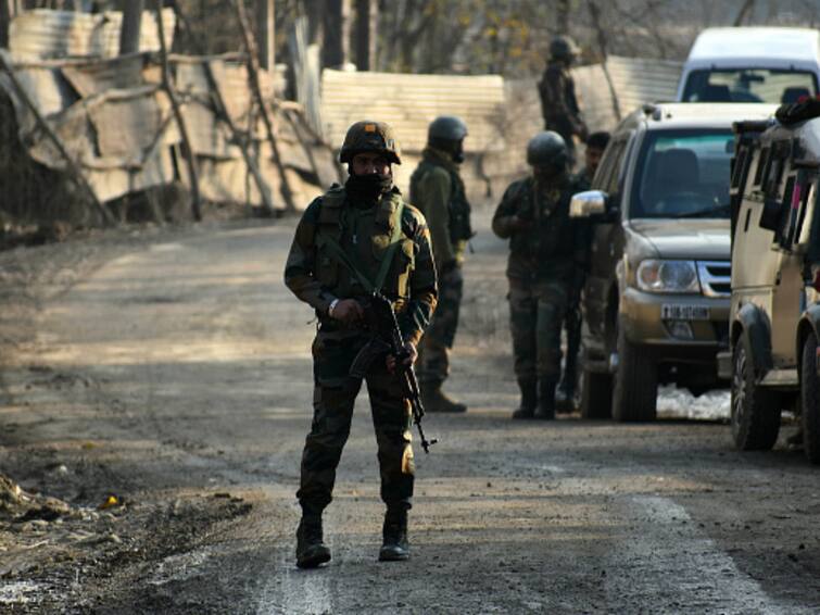 Jammu Kashmir IED Srinagar Baramulla Highway Lawaypora Chinar Corps Police Defuse