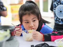 Noodles Side effects : உங்கள் குழந்தைகள் அதிகமாக நூடுல்ஸ் சாப்பிடுகிறார்களா? ரொம்ப பெரிய பிரச்சினை வரும் உஷார்!