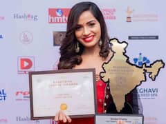 Shobha shetty Photos: బెస్ట్ విలన్ అవార్డ్ అందుకున్న మోనిత