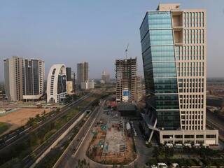 Gift City: દારૂ પીવાની અને પીરસવાની મંજૂરી બાદ ગિફ્ટ સિટીમાં રૂ. 500 કરોડની પ્રોપર્ટી વેચાઈ, 5 દિવસમાં થયા અધધ સોદા