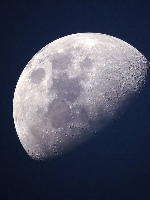 चांद पर कब आता है नया साल?