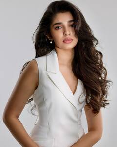 Kirthi Shetty Photos : కృతి శెట్టి లేటెస్ట్ ఫోటోలు.. క్యూట్​గా ఉన్న బేబమ్మ