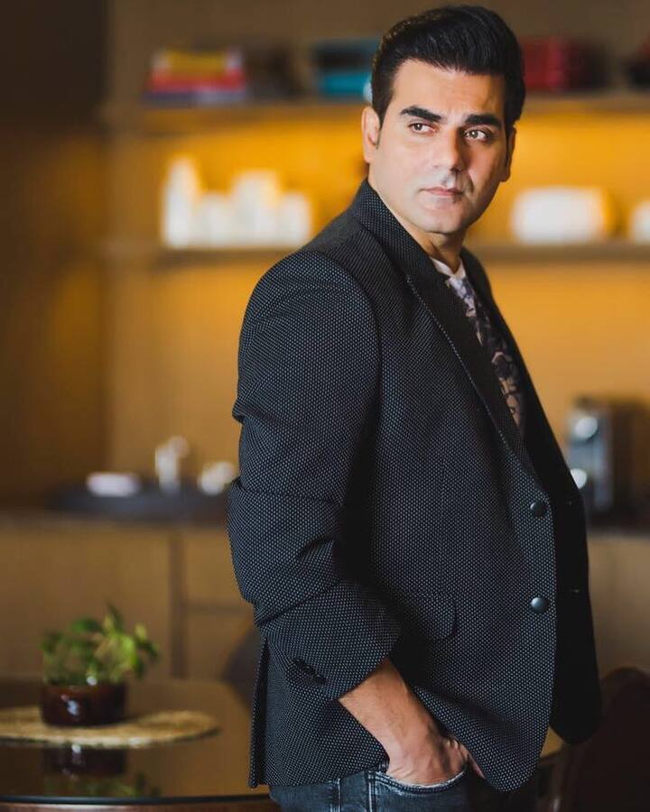 इसके अलावा वो कई सालों से तमिल और तेलुगू मूवीज में भी काम कर रहे हैं. 2019 में एक्टर जी5 की वेब सीरीज पॉइजन में ओटीटी डेब्यू भी किया है. फिल्मों के अलावा अरबाज का खुद का प्रोडक्शन हाउस भी है, जिससे वो खूब पैसा कमाते हैं.