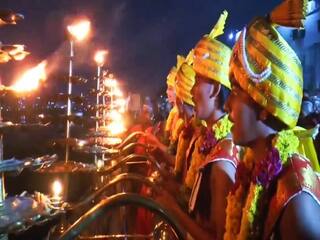 பெளர்ணமி நிலவில் மதுரை வைகை நதியில் நடந்த கோலாகல திருவிழா.. குவிந்த பக்தர்கள்..
