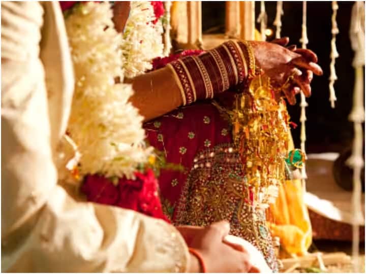 hazipur a woman has filed petition in court against her husband for cheating ann Bihar: फेसबुक पर हुआ प्यार फिर की शादी, नौकरी झांसा देकर ऐंठे लाखों रुपये, अब पत्नी को बीच राह छोड़ा