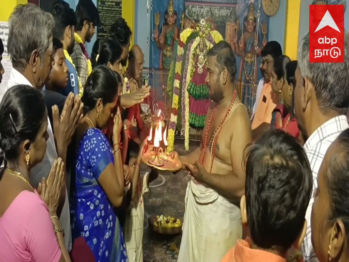 மார்கழி மாத பௌர்ணமி: ஊஞ்சல் சேவையில் அம்பாள் அவதாரத்தில் காட்சியளித்த தும்பவனத்தம்மன்