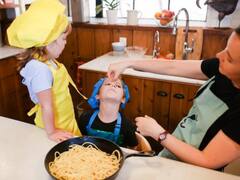 Noodles Side effects : உங்கள் குழந்தைகள் அதிகமாக நூடுல்ஸ் சாப்பிடுகிறார்களா? ரொம்ப பெரிய பிரச்சினை வரும் உஷார்!