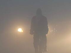 पहली बार धुंध की चादर में लिपटी दिखी दिल्ली, जानिए 1 जनवरी 2024 तक कैसा रहेगा मौसम का हाल?