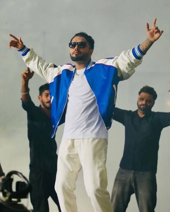 ਉਨ੍ਹਾਂ ਕਿਹਾ ਕਿ 2 ਮਿੰਟ 59 ਸੈਕਿੰਡ ਦੇ ਇਸ ਗੀਤ ਵਿੱਚ ਗਾਇਕ ਗੁਰਮਨ ਮਾਨ ਨੇ ਸ਼ਨੀ ਦੇਵ ਮਹਾਰਾਜ ਬਾਰੇ ਸ਼ਨੀ ਪੱਕਾ ਡੱਬ ਚ ਰੱਖਾਂ ਗਲਤ ਸ਼ਬਦ ਵਰਤਿਆ ਹੈ। ਪੰਜਾਬੀ ਗਾਇਕ ਦੇ ਇਸ ਗੀਤ ਨੇ ਹਿੰਦੂ ਭਾਈਚਾਰੇ ਦੇ ਲੋਕਾਂ ਦੀਆਂ ਧਾਰਮਿਕ ਭਾਵਨਾਵਾਂ ਨੂੰ ਠੇਸ ਪਹੁੰਚਾਈ ਹੈ।