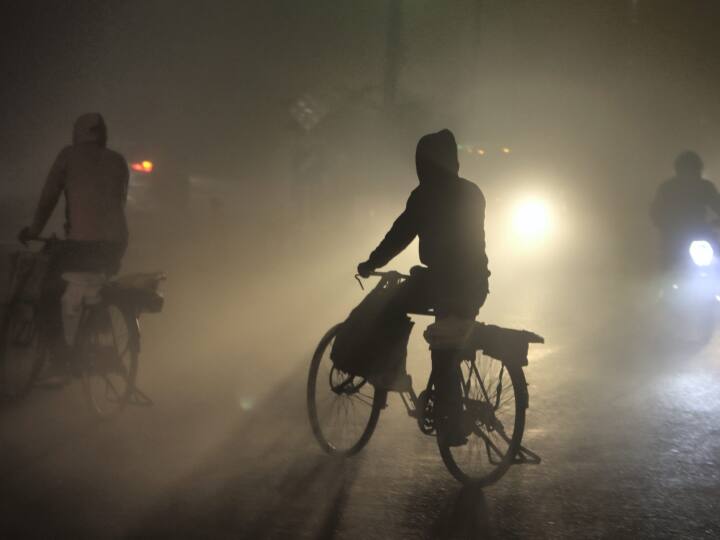 इस बीच, बुधवार शाम चार बजे 24 घंटे का औसत वायु गुणवत्ता सूचकांक (एक्यूआई) 380 दर्ज किया गया.