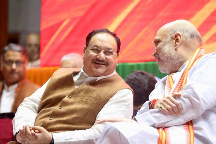 সূত্রের দাবি, মঙ্গলবার ন্য়াশনাল লাইব্রেরিতে, বঙ্গ বিজেপির আইটি সেলের সঙ্গে অমিত শাহ, জে পি নাড্ডার বৈঠকে নির্দেশ দেওয়া হয়, রামমন্দিরের প্রচারে সোশাল মিডিয়ায় এখনই ঝাঁপিয়ে পড়তে হবে। পাশাপাশি কেন্দ্রের জনমুখী প্রকল্প নিয়ে ব্যাপক প্রচার করতে হবে। প্রচার করতে হবে তৃণমূল সরকারের দুর্নীতির বিরুদ্ধেও, যাতে মমতা বন্দ্যোপাধ্যায়ের সরকার থেকে মানুষ মুখ ঘুরিয়ে নিতে বাধ্য হয়।