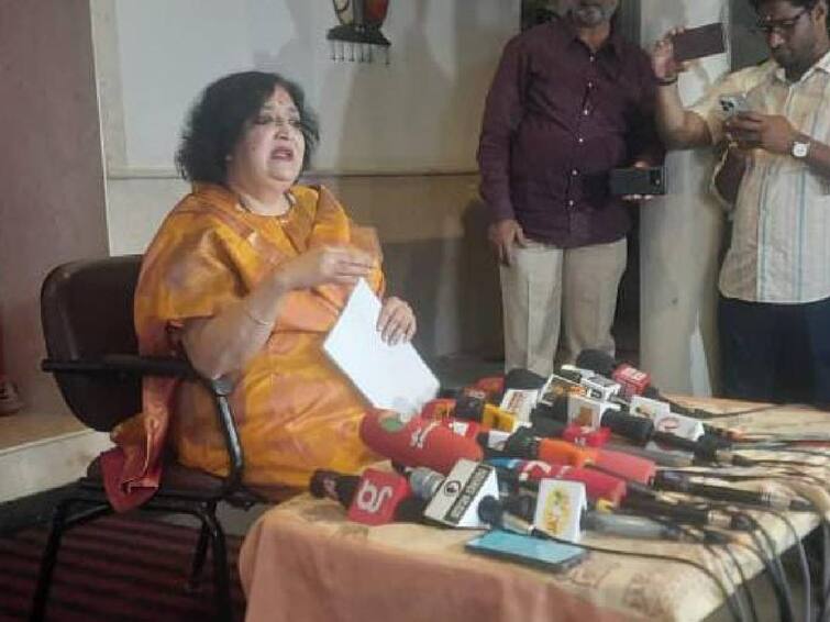 Latha Rajinikanth angry speech in press meet after appearing in bengaluru court Latha Rajinikanth:  “பிரபலமாக இருப்பதால் வன்மத்தை காட்டுகிறார்கள்” - லதா ரஜினிகாந்த் ஆதங்கம்