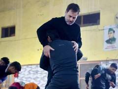 अखाड़े में उतरे राहुल गांधी, बजरंग पुनिया ने उठाकर... आप भी देखें पहलवान अवतार में RaGa की तस्वीरें